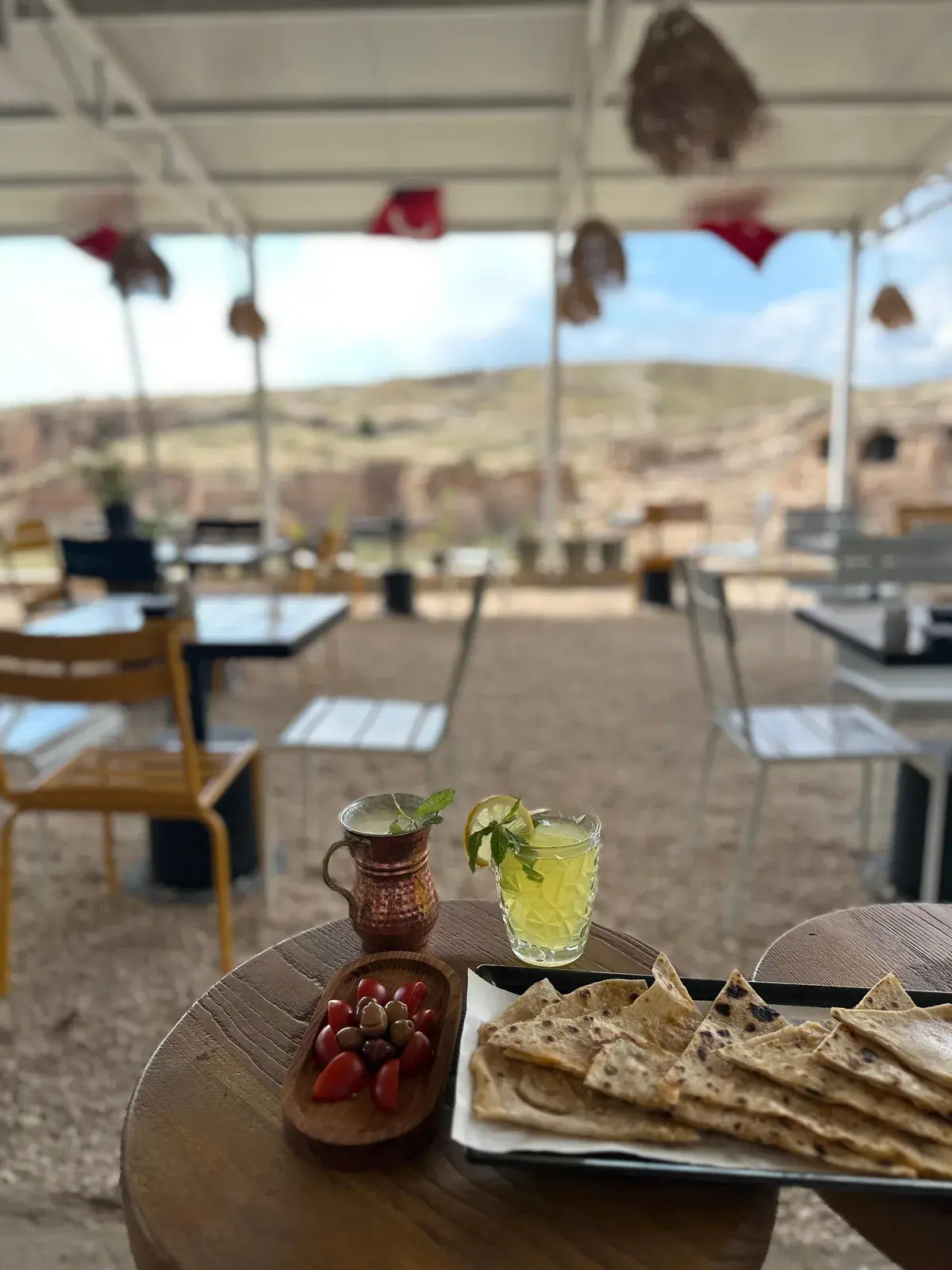 Bakır sürahi ve naneli limonata